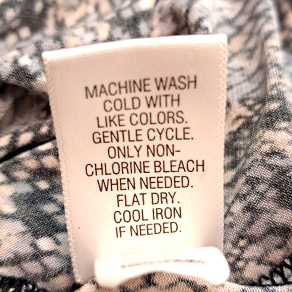 Wrinkle-Free Top - Picture 7 of 15